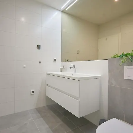 Hedera Estate, Hedera Xv Slano