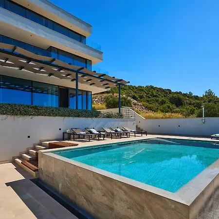 Hedera Estate, Hedera Xv Slano