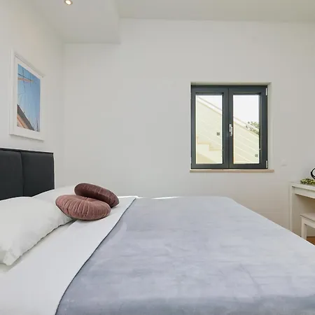 Hedera Estate, Hedera Xv *