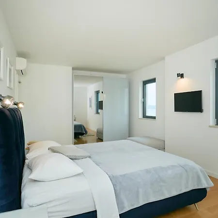 Hedera Estate, Hedera Xv *