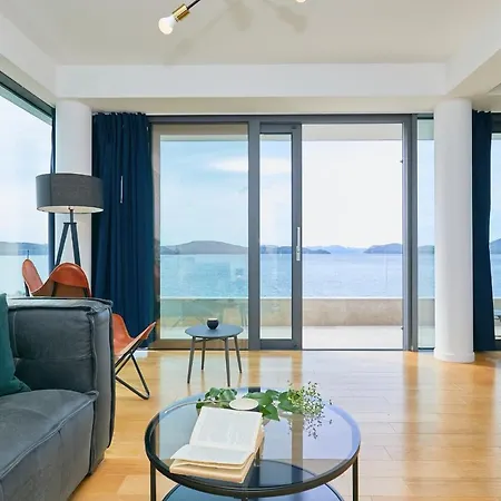 Hedera Estate, Hedera Xv Slano