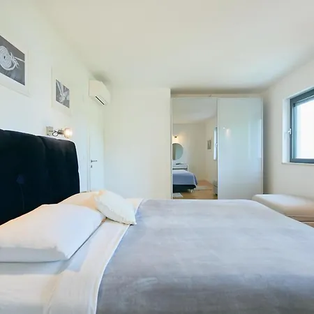 Hedera Estate, Hedera Xv Slano