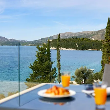 Hedera Estate, Hedera Xv Slano